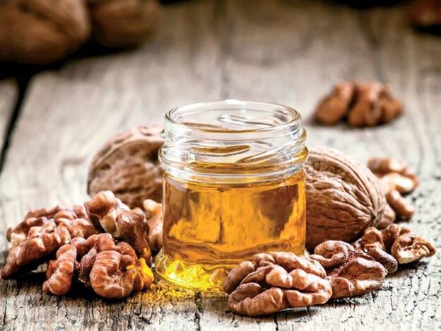 Madu dan walnut untuk potensi